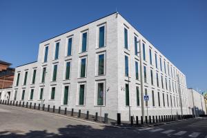 Toimistotalon kulma.