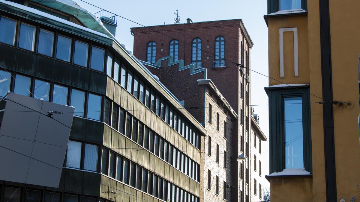 Kuvistuskuvassa rakennuksia Helsingin keskustassa.