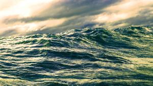 Myrskyävän meren aaltoja.