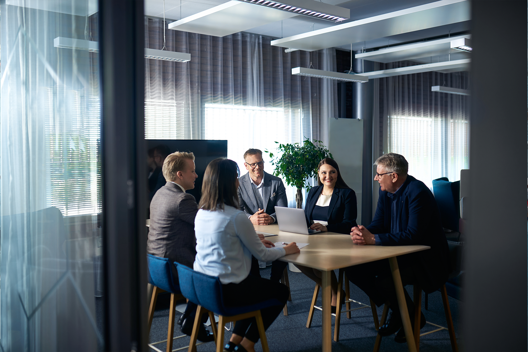 Illustration, a group of people sitting in a conference room. 